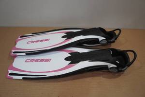 lot 327 image: Cressi Reaction EBS Dive Fins -XS, WhitePink