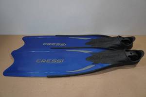 lot 328 image: Cressi Gara Professional Free Diving Fins -Size 10-11