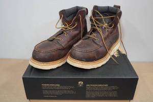lot 333 image: Irish Setter Mens 6 Aluminum Toe Ashby Work Boots -Size 9.5