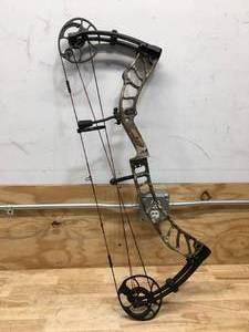 lot 6 image: BlackOut NV-32 Compound Bow (Retail $599.98)