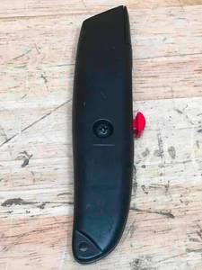 lot 93 image: Lot of 4 - Box cutters