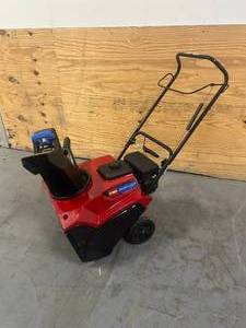 lot 118 image: TORO 21 Power Clear 721 E Gas Snow Blower (with electric start)
