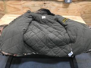 lot 135 image: Cabelas Jacket 08272434
