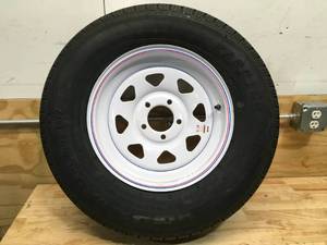 lot 136 image: Load Star Karrier KR35 ST20575R15 Tire