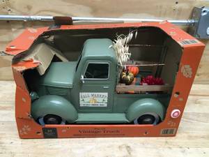 lot 141 image: Decorative Vintage Truck