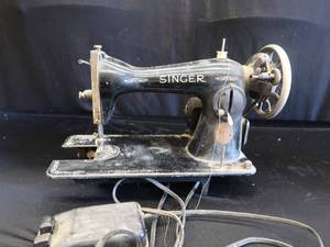 VINTAGE SINGER SEWING MACHINE