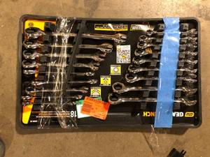 GEARWRENCH SAEMM 90-Tooth Pro Combination Ratcheting Wrench Tool Set with Tray (18-Piece)  Customer Returns See Pictures