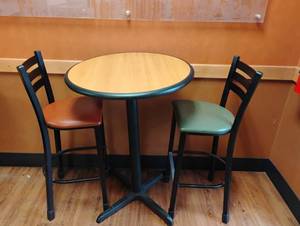 lot 4 image: COMMERCIAL RESTAURANT DINING TABLE WITH CHAIRS