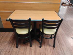 lot 7 image: COMMERCIAL RESTAURANT DINING TABLE WITH CHAIRS