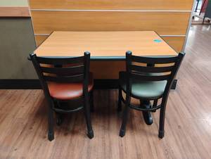 lot 8 image: COMMERCIAL RESTAURANT DINING TABLE WITH CHAIRS