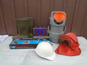 Siphon sandblaster container & boots. As shown.