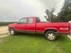 lot 4 image: 1993 GMC Sierra 4x4 Half Ton Pickup