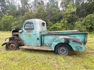 lot 5 image: 1946 Dodge 12 Ton