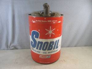 lot 1 image: (CS) Vintage 6 Gallon Snowbil Gasol...