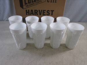 lot 22 image: (D-2) 8 Vintage Milk Glass Harvest ...