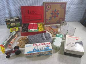 lot 26 image: (A-3) Assorted Vintage...