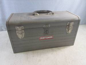 lot 30 image: (EW4) Craftsman 18 Metal Tool Box...
