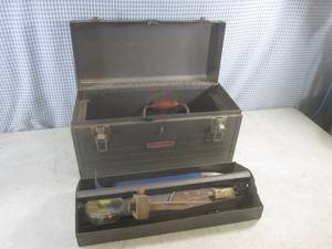 lot 31 image: (EW5) Craftsman 18 Metal Tool Box ...