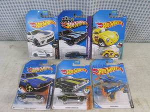 lot 400 image: (EC1) Assorted Hot Wheels in Packag...