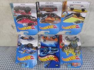 lot 401 image: (EC1) Assorted Hot Wheels in Packag...