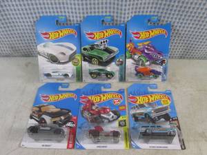 lot 402 image: (EC1) Assorted Hot Wheels in Packag...