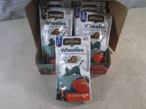 lot 412 image: (CS) 12 Bags of Salmon Cat Treats P...