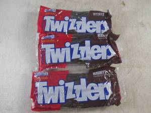 lot 429 image: (B-1) 3 Packs of Hersheys Chocolate...