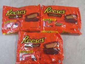 lot 433 image: (B-2) 3 Bags of Snack Size Reeses P...