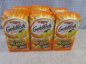 lot 441 image: (B-3) 6 Bags of Gold Fish Snack Cra...