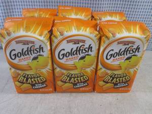 lot 442 image: (B-3) 6 Bags of Gold Fish Snack Cra...