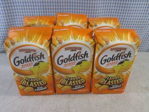 lot 443 image: (C-1) 6 Bags of Gold Fish Snack Cra...