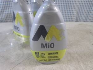 lot 444 image: (B-1) 4 Bottles of Mio Lemonade Liq...