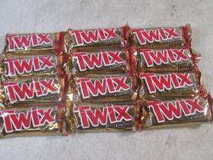 lot 449 image: (B-3) 12 Twix 2 Cookie Bars Past Da...