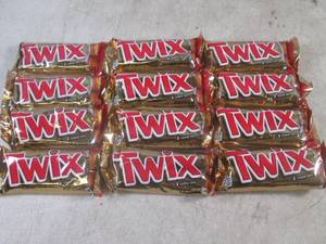 lot 450 image: (B-3) 12 Twix 2 Cookie Bars Past Da...