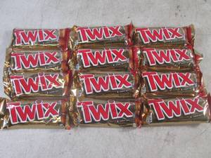 lot 451 image: (B-3) 12 Twix 2 Cookie Bars Past Da...