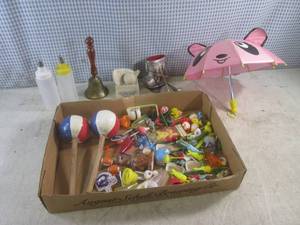 lot 104 image: (BSB) Vintage Cake Toppers and Othe...