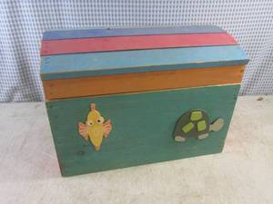 lot 117 image: (A-2) Kids Theme Wood Chest 14 x 9...