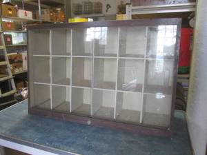lot 126 image: (FRNT) Display Case with Front Glas...