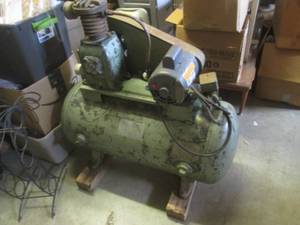 lot 131 image: (FRNT) Large Air Compressor...
