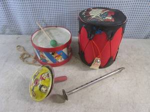 lot 55 image: (CSB) Vintage Tin and Other Musical...
