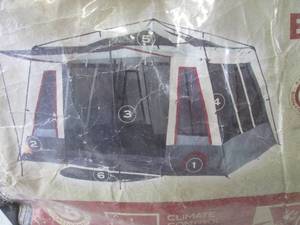 lot 59 image: (G-1) Eddie Bauer 12 ft x 12 ft Thr...
