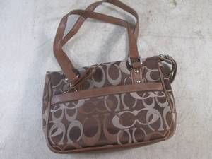 lot 158 image: (BSB) Coach Purse...