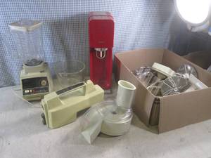 lot 169 image: (F-1) Assorted Kitchen Accessories ...