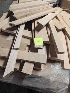 lot 7 image: Full Skid of White Oak & Hickory Cuts & End Pieces