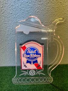 lot 3 image: Pabst Blue Ribbon Beer Light Up Sign