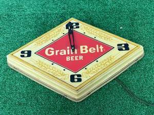 lot 18 image: Grain Belt Beer Light Up Clock
