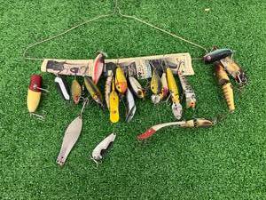 lot 29 image: Fishing Lures