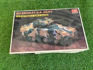 lot 49 image: M2 Bradley US Army 135th Scale Model in Sealed Box