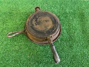 lot 51 image: Simmons Cast Iron Waffle Maker