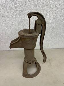lot 68 image: Water Pump